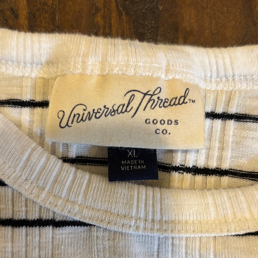 Universal Thread Striped Top - Picture 2 of 5